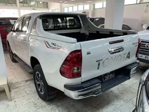 Used Toyota Hilux For Sale in Doha #13182 - 3  image 